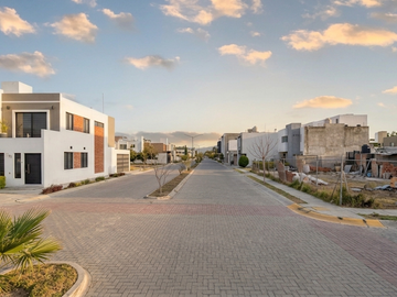 CASA EN VENTA EN NAYARABASTOS TEPIC NAYARIT