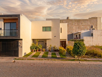 CASA EN VENTA EN NAYARABASTOS TEPIC NAYARIT