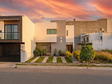 CASA EN VENTA EN NAYARABASTOS TEPIC NAYARIT