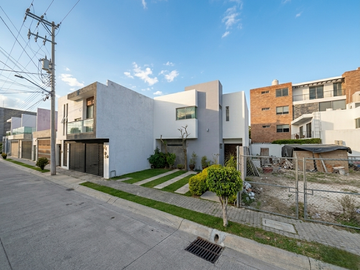 CASA EN VENTA EN NAYARABASTOS TEPIC NAYARIT
