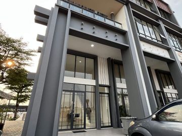 RUKO SIAP USAHA 3 LANTAI DI TENGAH GADING SERPONG BSD