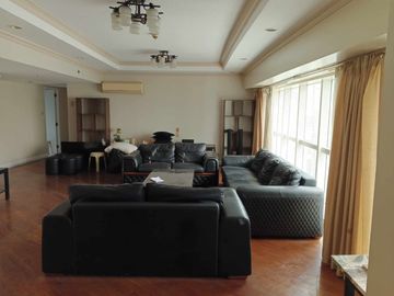 Spacious 4 Bedroom Unit For Sale at Forbes Tower, Valero Makati