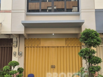 Ruko 3 Lantai Rungkut Surabaya - RK057APD