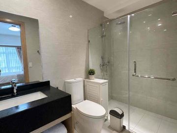 Beautifully Interior-Designed 2BR Park Cascades South