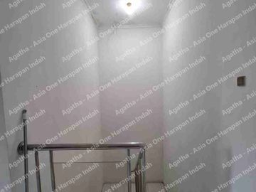 Rumah hook komplek Taman Modern, Cakung, Ujung Menteng Jakarta Timur dijual murah