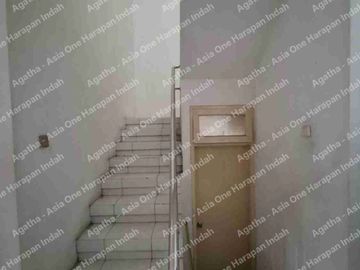 Rumah hook komplek Taman Modern, Cakung, Ujung Menteng Jakarta Timur dijual murah
