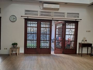 Rumah MARGOREJO INDAH, halaman luas depan - belakang, Row jalan sangat lebar
