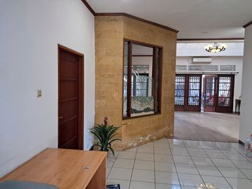 Rumah MARGOREJO INDAH, halaman luas depan - belakang, Row jalan sangat lebar