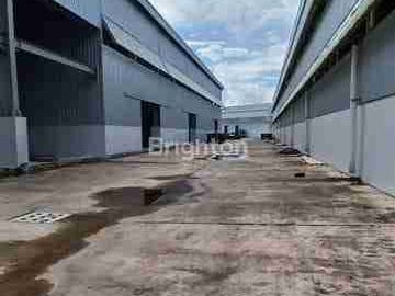 DISEWAKAN GUDANG BESAR PARKIRAN LUAS LOKASI KM 13 PULAU BALANG