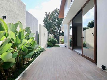 TIVOLI ROYALE SUBD. HOUSE & LOT FOR SALE