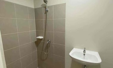 FOR RENT BARE UNIT AT VISTA POINTE