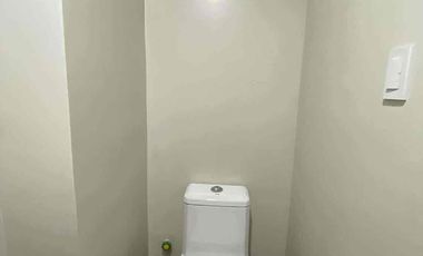 FOR RENT BARE UNIT AT VISTA POINTE