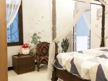 DIJUAL – Rumah 2 Lantai, Strategis dengan Akses Mudah ke Jakarta Selatan & Jakarta Timur