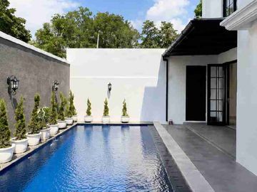 Dijual cepat rumah di hook lokasi strategis di Sentul city