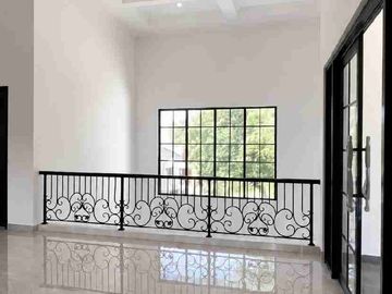 Dijual cepat rumah di hook lokasi strategis di Sentul city