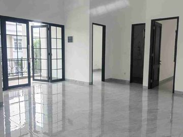 Dijual cepat rumah di hook lokasi strategis di Sentul city