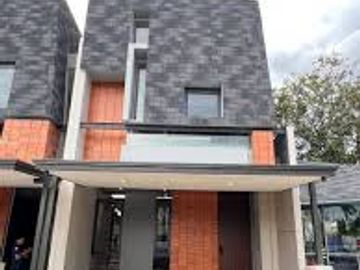 Rumah 3 lantai di Matoa Jagakarsa Jakarta selatan Cicilan 8 jt an