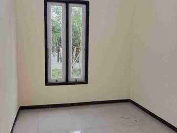 di gade rumah baru dekat stasiun