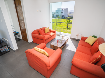 ¡HERMOSA CASA DE PLAYA EN VENTA POR USD 175,000 CON TERRAZA Y PARRILLA EN CONDOMINIO ALBATROS CAMPO!