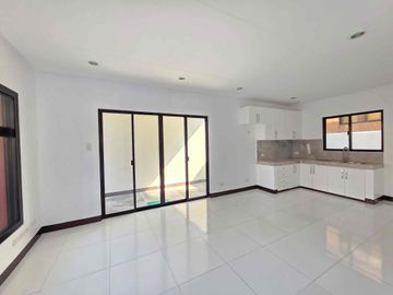 HOUSE AND LOT FORSALE IN KATARUNGAN VILLAGE MUNTINLUPA CITY