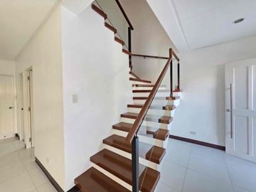 HOUSE AND LOT FORSALE IN KATARUNGAN VILLAGE MUNTINLUPA CITY