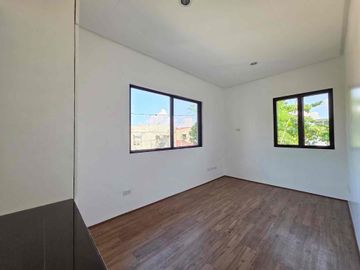 HOUSE AND LOT FORSALE IN KATARUNGAN VILLAGE MUNTINLUPA CITY