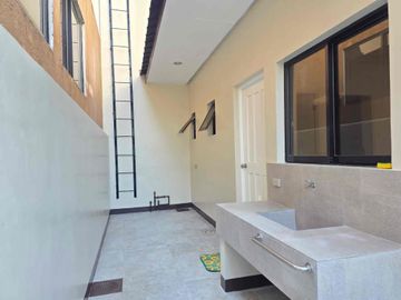 HOUSE AND LOT FORSALE IN KATARUNGAN VILLAGE MUNTINLUPA CITY