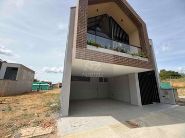 Casa Unifamiliar en Urbanización cerrada para estrenar