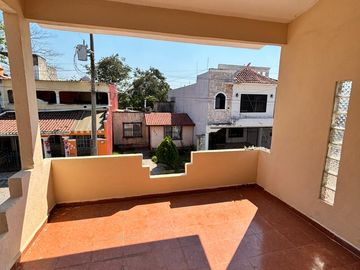 Casa en VENTA en col. Miguel Hidalgo, en esquina.