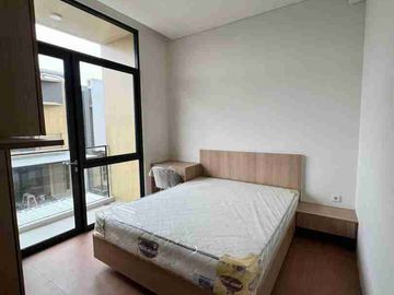 DISEWAKAN RUMAH 2 LANTAI FULLY FURNISH & ELEKTRONIK DI TANAKAYU SVANI BSD CITY TYPE 6 HOEK