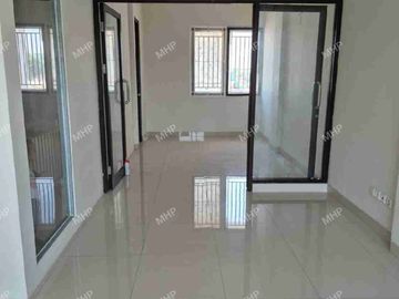 Ruko Renovasi Siap Huni Disewakan