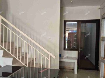 Ruko Renovasi Siap Huni Disewakan