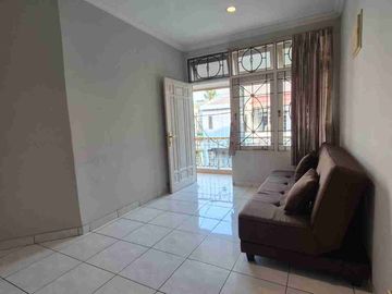 Disewakan Cepat Rumah Kamar 4+1 di Puri Indah Jakarta Barat