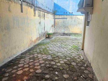 rumah minimalis 2 lantai dengan halaman luas di bumi nirwana kilo 5
