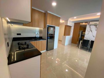 Jual Apartemen Frenchwalk Tower Lyon Garden Full Furnish 2 kamar baru renovasi sertifikat