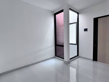 DIJUAL 2 RUMAH CANTIK MASIH BARU 2 LANTAI DI VILLA MELATI MAS (DM92)