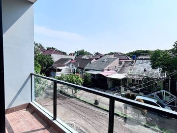 DIJUAL 2 RUMAH CANTIK MASIH BARU 2 LANTAI DI VILLA MELATI MAS (DM92)