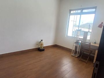 Dijual Rumah di Kota Baru Parahyangan, Bagus Luas Tatar Ratna Sasih