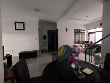 Dijual rumah siap huni 2 lantai di Batununggal