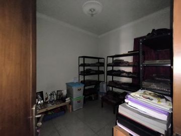 Dijual rumah siap huni 2 lantai di Batununggal