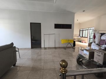 Dijual rumah siap huni 2 lantai di Batununggal