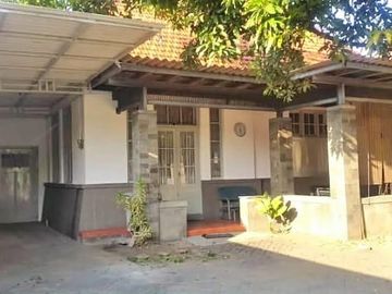 Dijual Rumah Tengah Kota Strategis di Jalan Progo Dekat Taman Bungkul