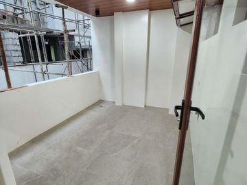 On-going 4 Storey Townhouse Units Located in Laging Handa Quezon City Preselling-JV2