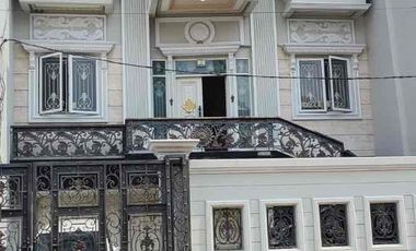 Di Jual Rumah Mewah Classic Taman Palem Lestari