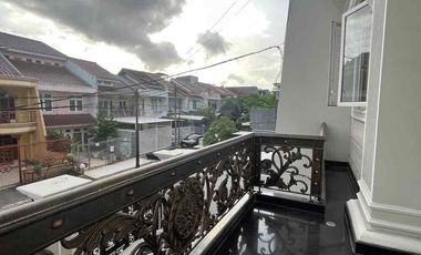 Di Jual Rumah Mewah Classic Taman Palem Lestari