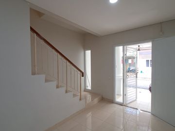 Dijual Cepat Rumah Minimalis Bagus Siap Huni Cluster Anila Vanya Park Bsd City