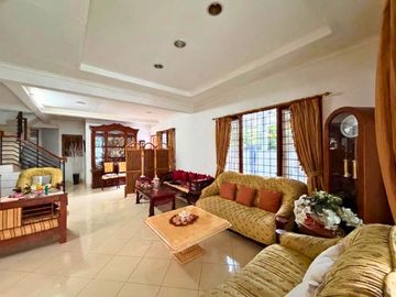 RUMAH LUAS DI TEBET, JALAN LEBAR, GA ADA LAGI YANG LEBIH MURAH DARI INI !