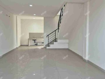 Ruko 2 Lantai Siap huni Disewakan Harga nego