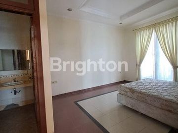 RUMAH MEWAH BARU RENOVASI DI PERUMAHAN  BALIKPAPAN BARU