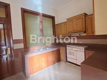 RUMAH MEWAH BARU RENOVASI DI PERUMAHAN  BALIKPAPAN BARU